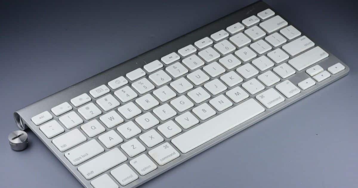 Full-Size Island-Style Ash Silver Keyboard With Numeric Keypad